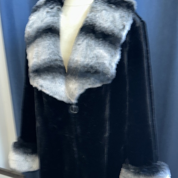 ⭐️SALE⭐️ Rachel Zoe Black Faux Fur Coat NWOT - Picture 4 of 17